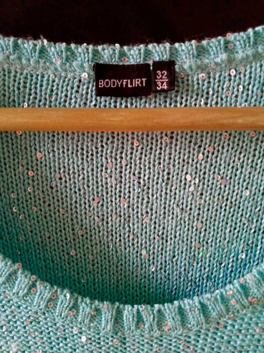 Пуловер бирюзовый с пайетками