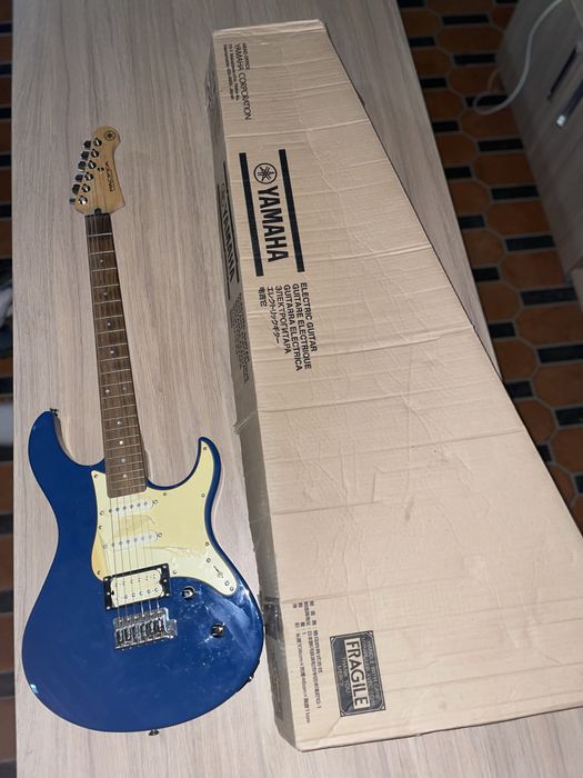 Yamaha PAC112v electric guitar