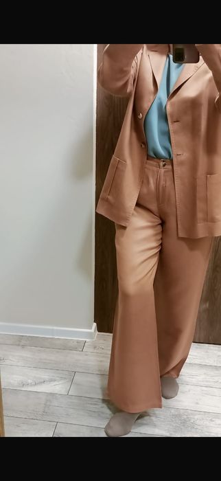 Брючный костюм насыщенный