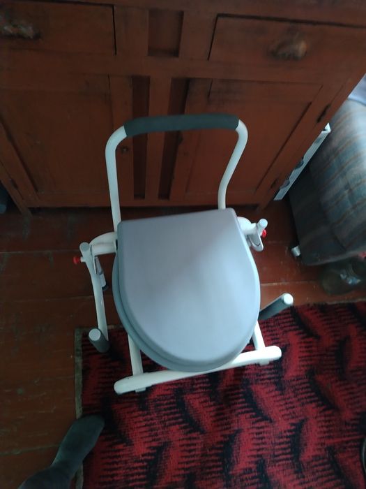 Продам инвалидную коляску