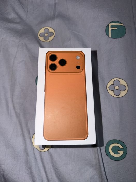 Iphone 17 mini цвет белый