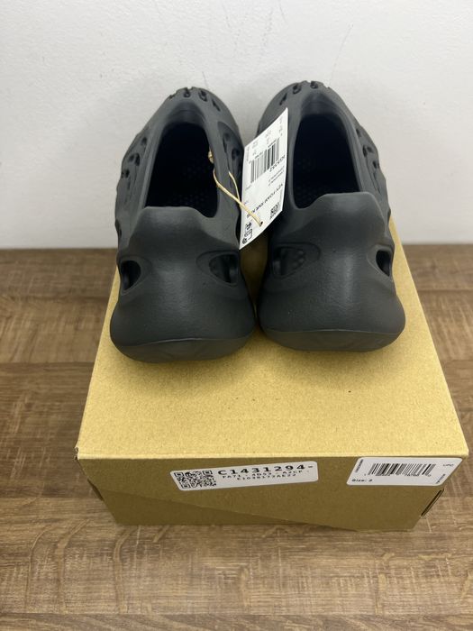 Adidas Yeezy Foam RNR Carbon - детски 34 номер