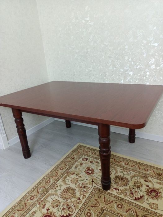 Гостинный стол со стульями