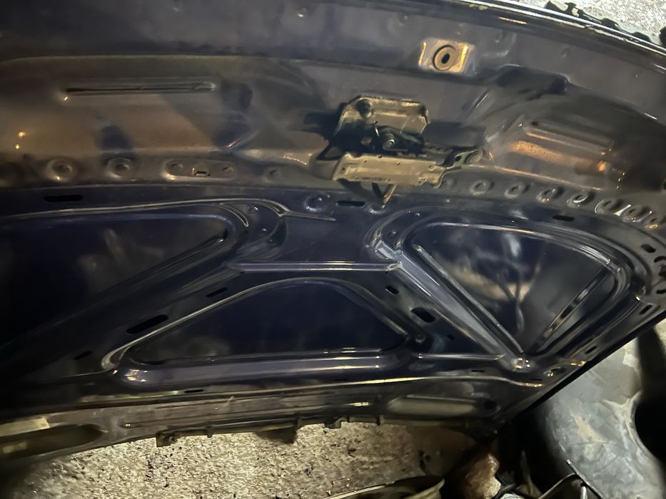 Продам капот на SHARAN