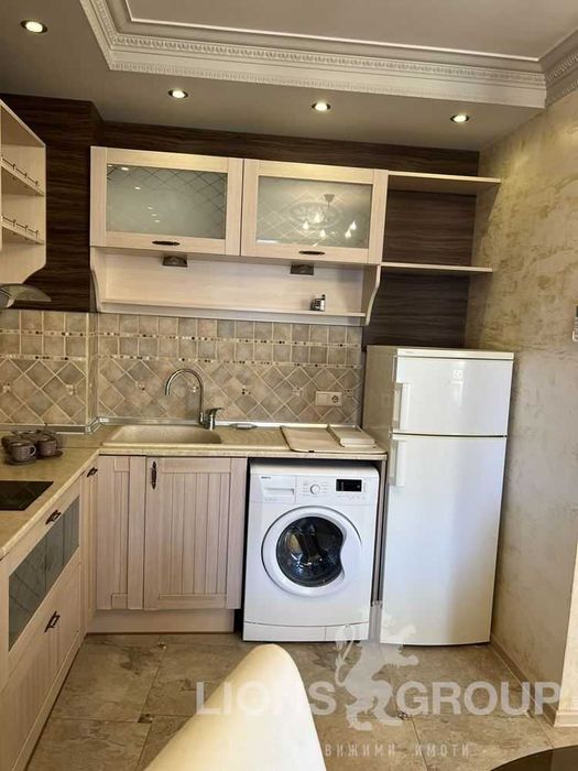 Дава се под наем Двустаен апартамент в Варна, Лятно кино Тракия - 100 кв.м за 714 € - Снимка #1