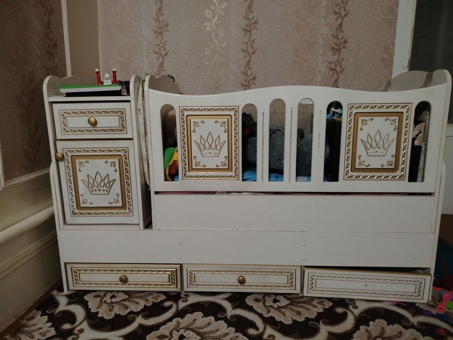 Детский шкафчик и кровать