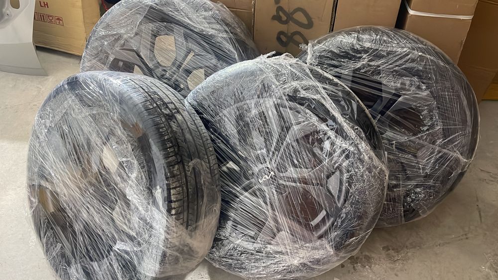 Продам диски + шинами (ЛЕТО) б/у оригинал.