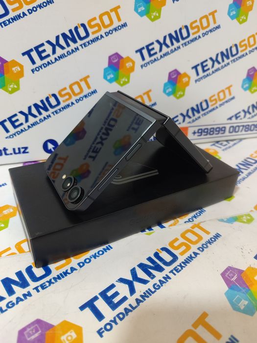 Продается телефон Samsung Z-Flip 6