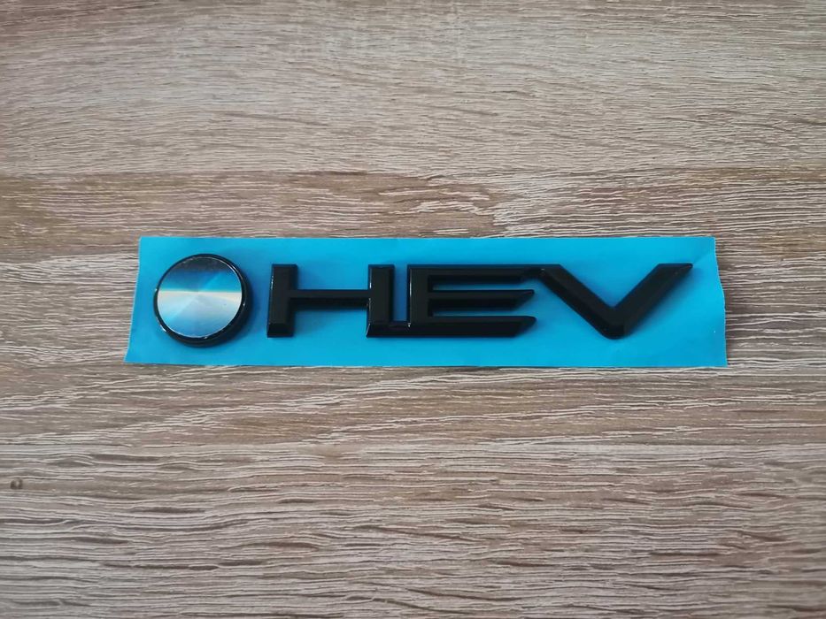 черна емблема Toyota HEV