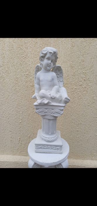 Îngerași decorativ din ciment alb