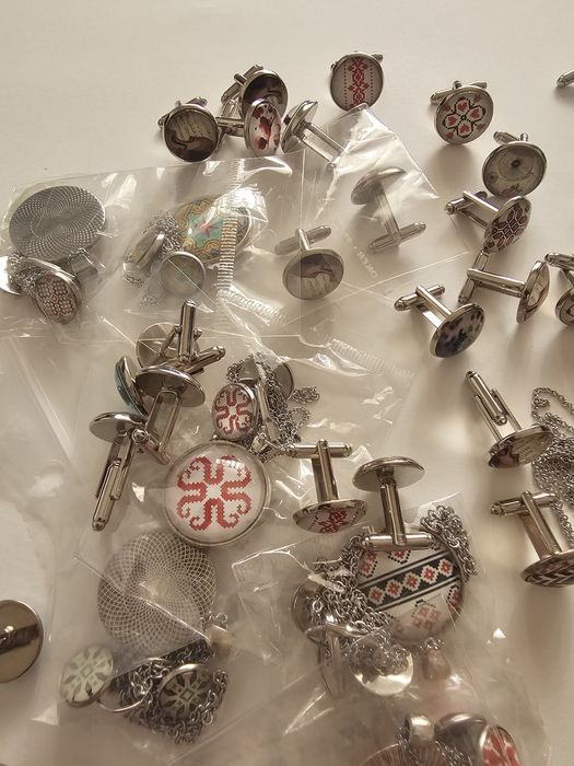 22 seturi Bijuterii handmade 10 pandantiv si cercei + 12 perechi de butoni