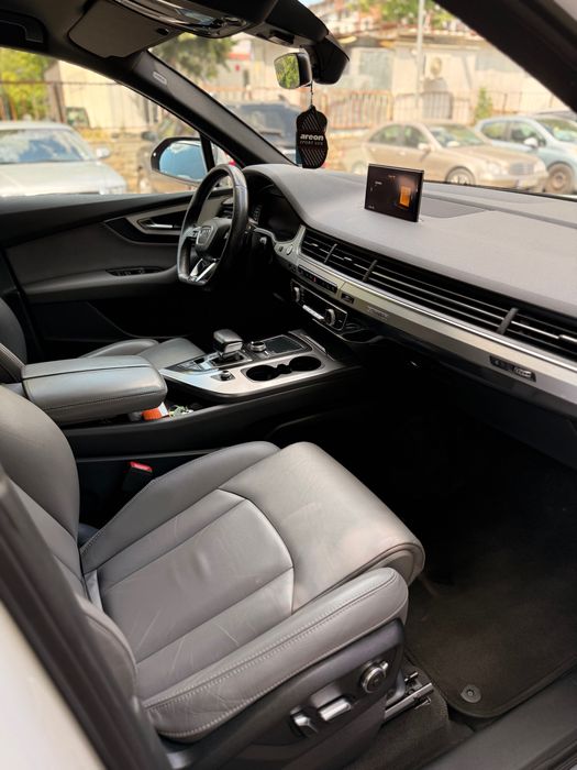 Audi Q7 2016 година