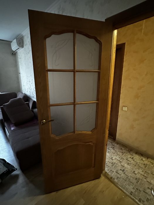 Продаются двери.