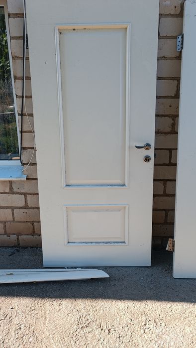 Продам межкомнатные двери деревянные