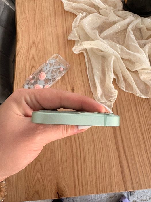 Продавам айфон 12мини-350лв