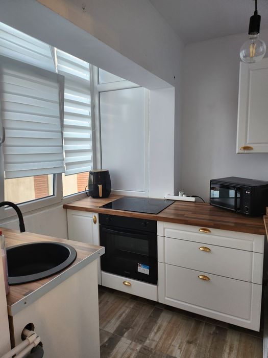 Inchiriez apartament 2 camere,decomandat, zona str.G Enescu