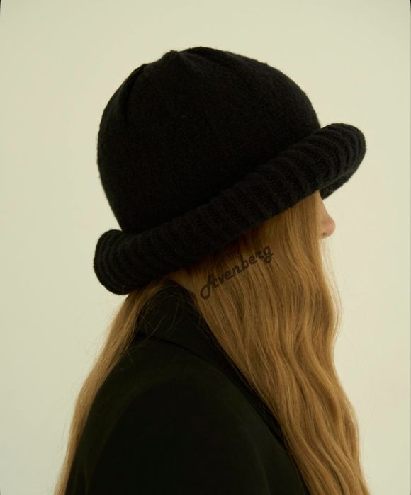 продам шапку оверсайз Avenberg