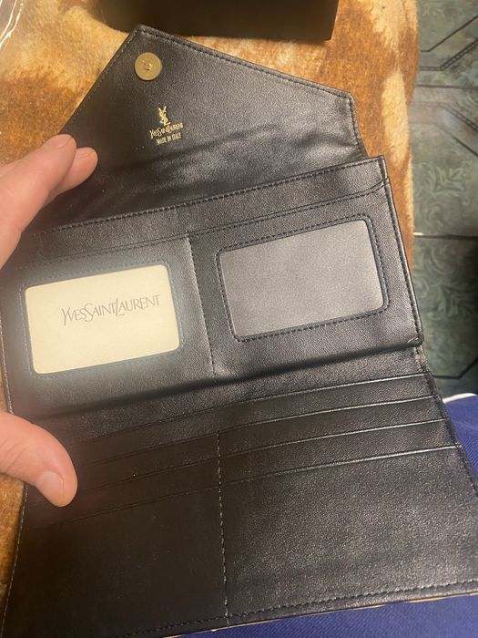 Протмоне Yves Saint Laurent