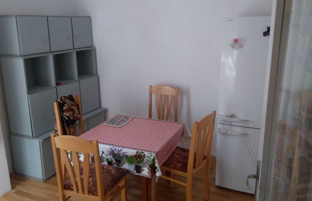 Дава се под наем Четиристаен апартамент в Пловдив, Младежки Хълм - 95 кв.м за 398.82 € - Снимка #2