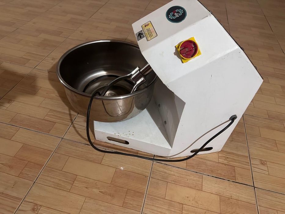 Тестомес в отличном рабочем состоянии