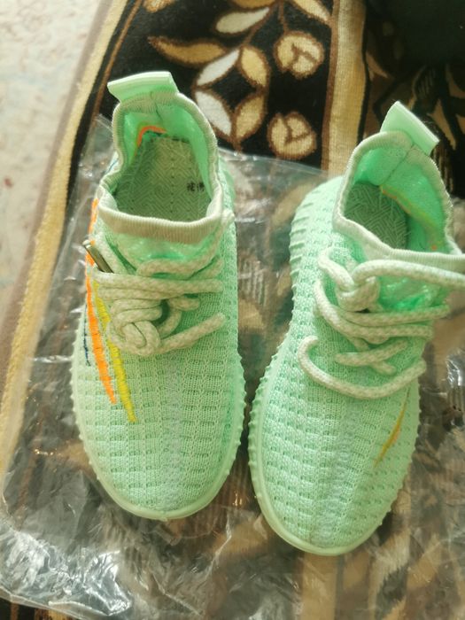 Продам изи детские кроссовки