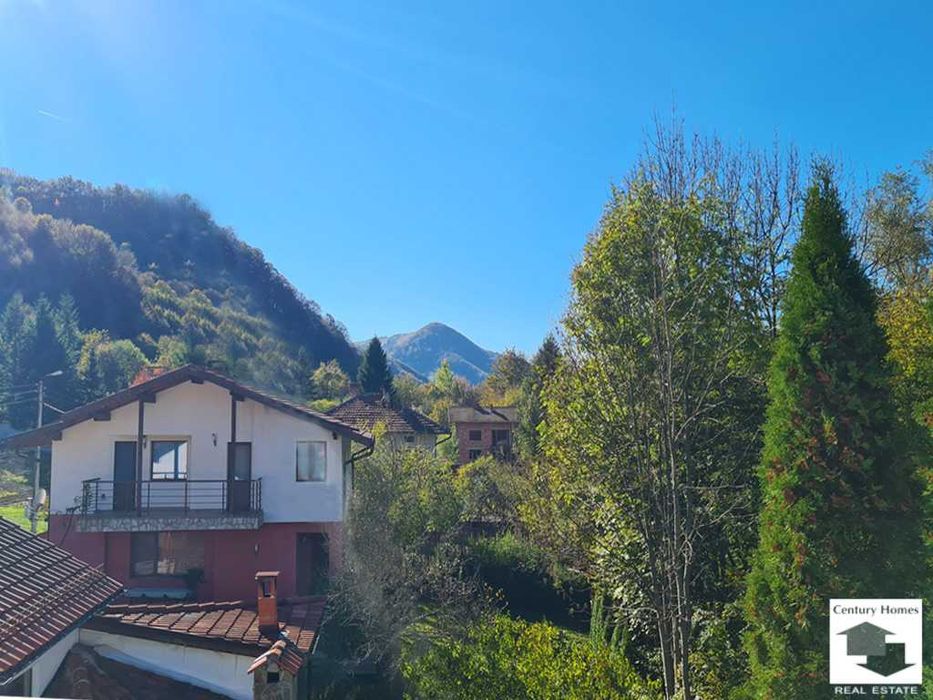 185036 Масивна къща, с двоен гараж и басейн, в Тетевенски Балкан