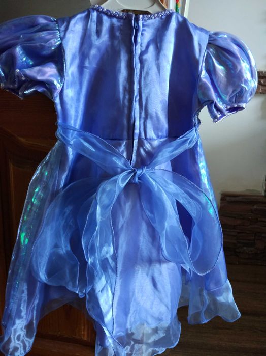 Платья новые 3,4,5 лет