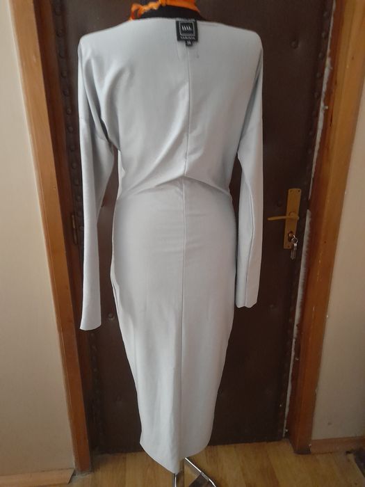 Rochie numinou, poseta și accesorii