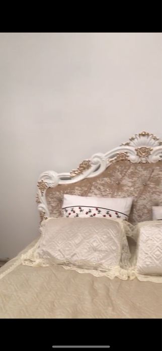 Продаётся спальный королевский гарнитур