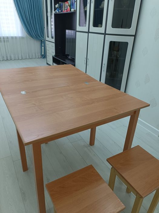 Стол со стульями