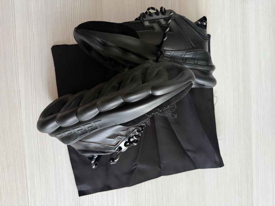 Versace chain reaction negri