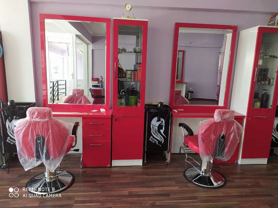 Tremo, shkaf, salon un kreslo