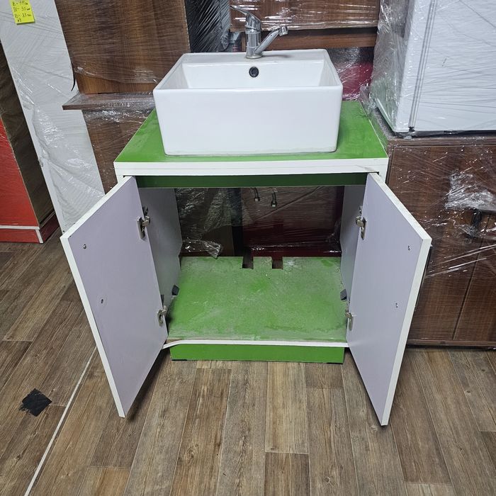 Тумба с раковиной.