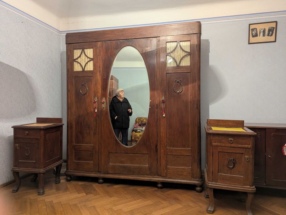 Dulapioare Art Deco, noptiere vintage din lemn masiv si Sifonier