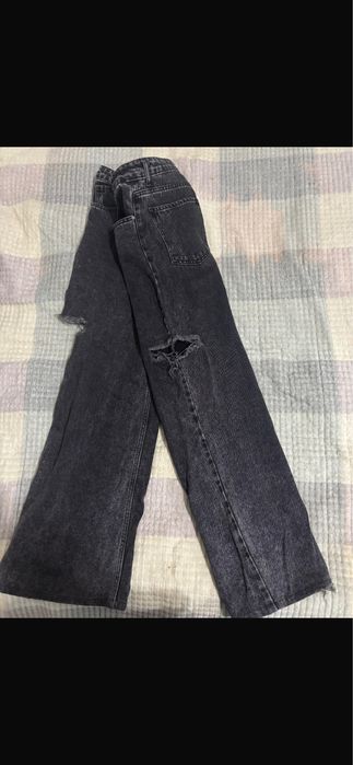 Джинсы с разрезом