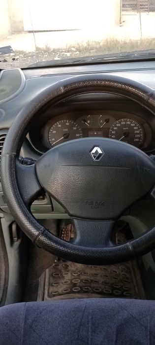 Продавам Рено Сценик