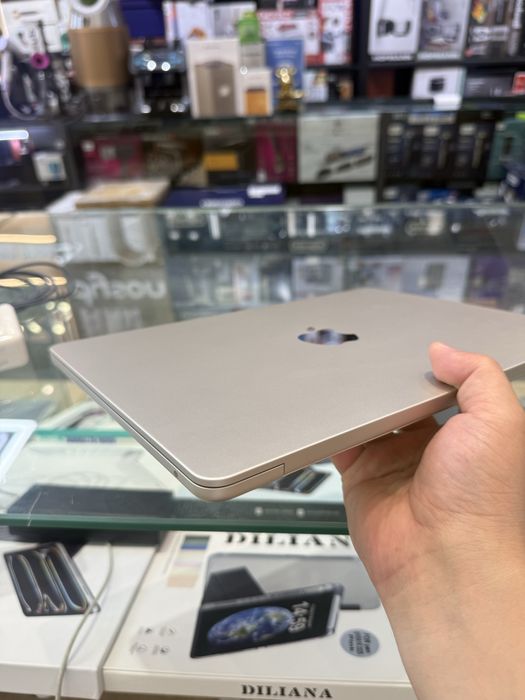 MacBook Air M3 13” 8/256GB Starlight