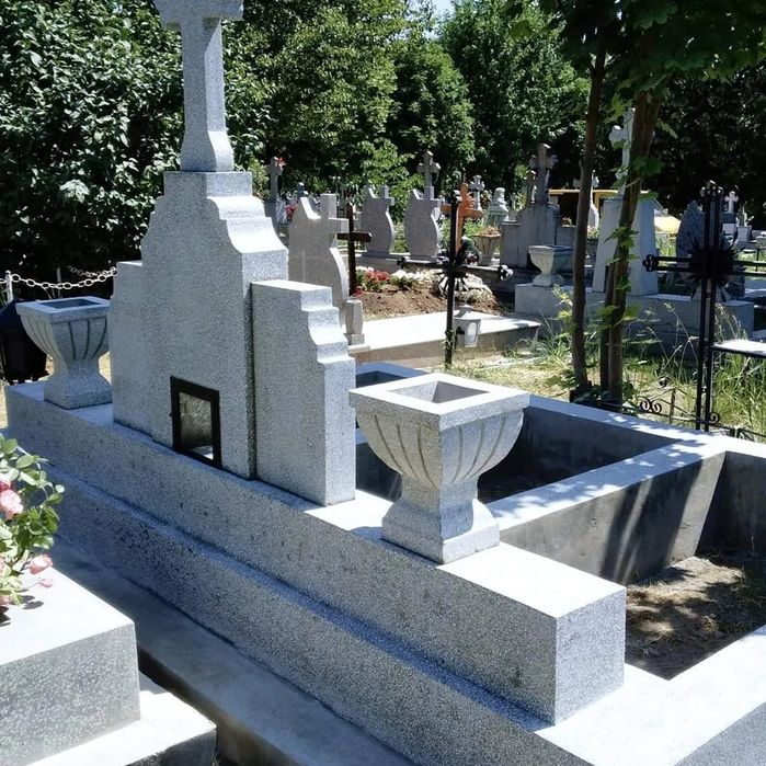 Monumente funerare iasi