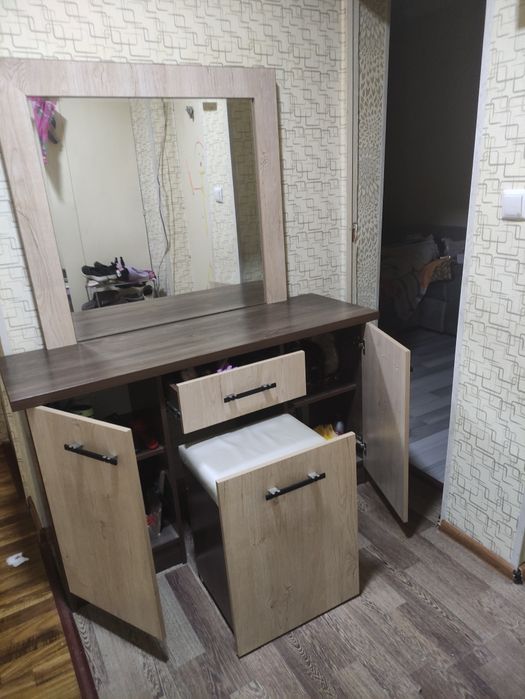 Продается трюмо в хорошем состоянии