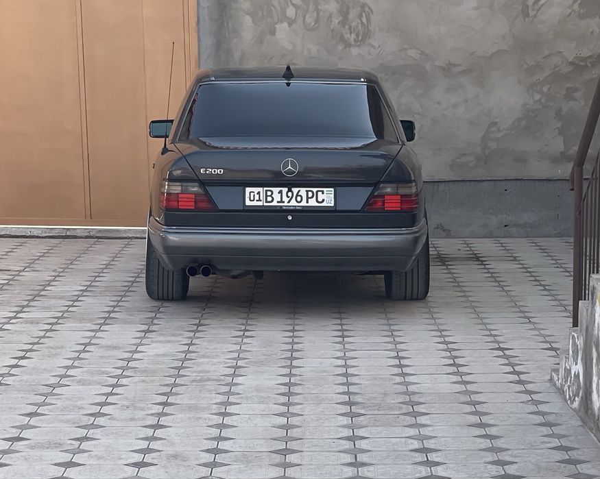 Мерседес Бенс W124