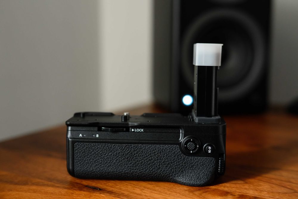 Grip Nikon MB-N12 pentru Z8