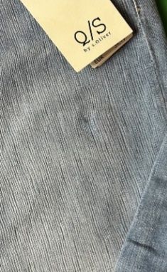 Blugi albastru deschis