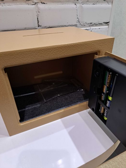 Сейф с кодовым замком