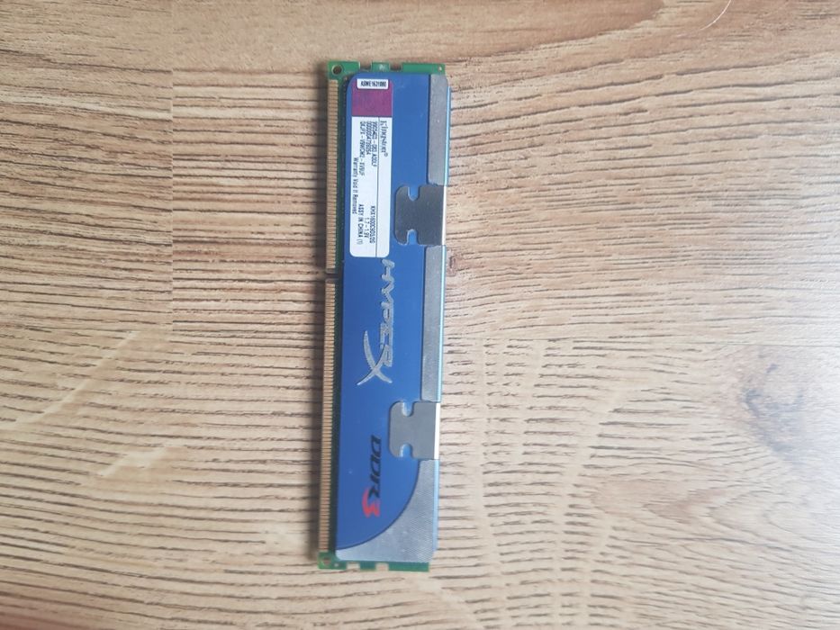 Ram DD3 2 GB  Kingston