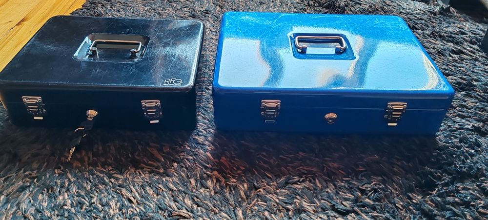 Метални кутии два броя