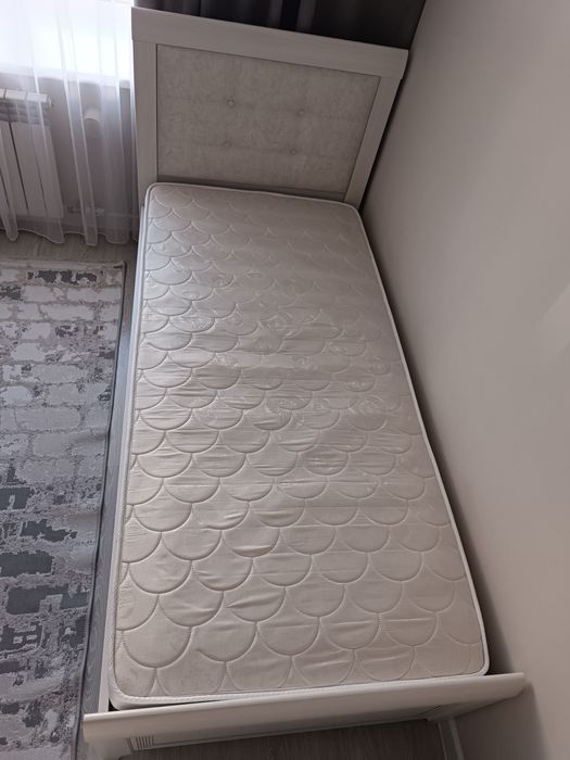 Продам кровать с матрасом!