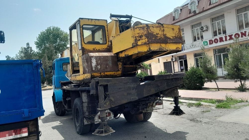 Avtakran16 tonali 18 metr  sotiladi holati yaxshi yillik 1988 yil