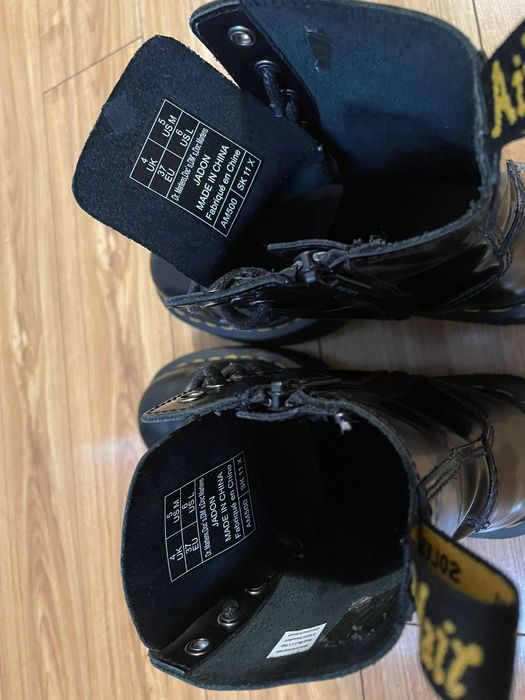 Bocanci Dr Martens cu talpa inalta marimea 37