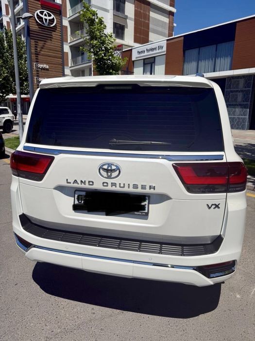 Toyota Land Cruiser 300