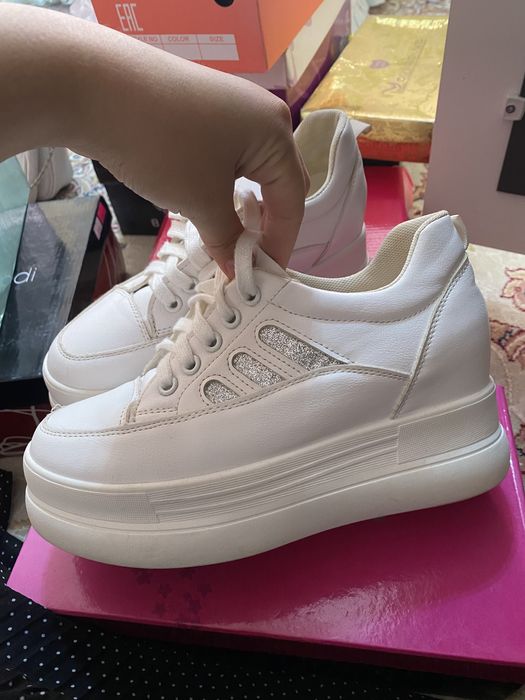 Кроссовки 37 размер б/у